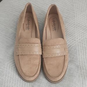 NWOB Life Stride Women's Tan Loafers